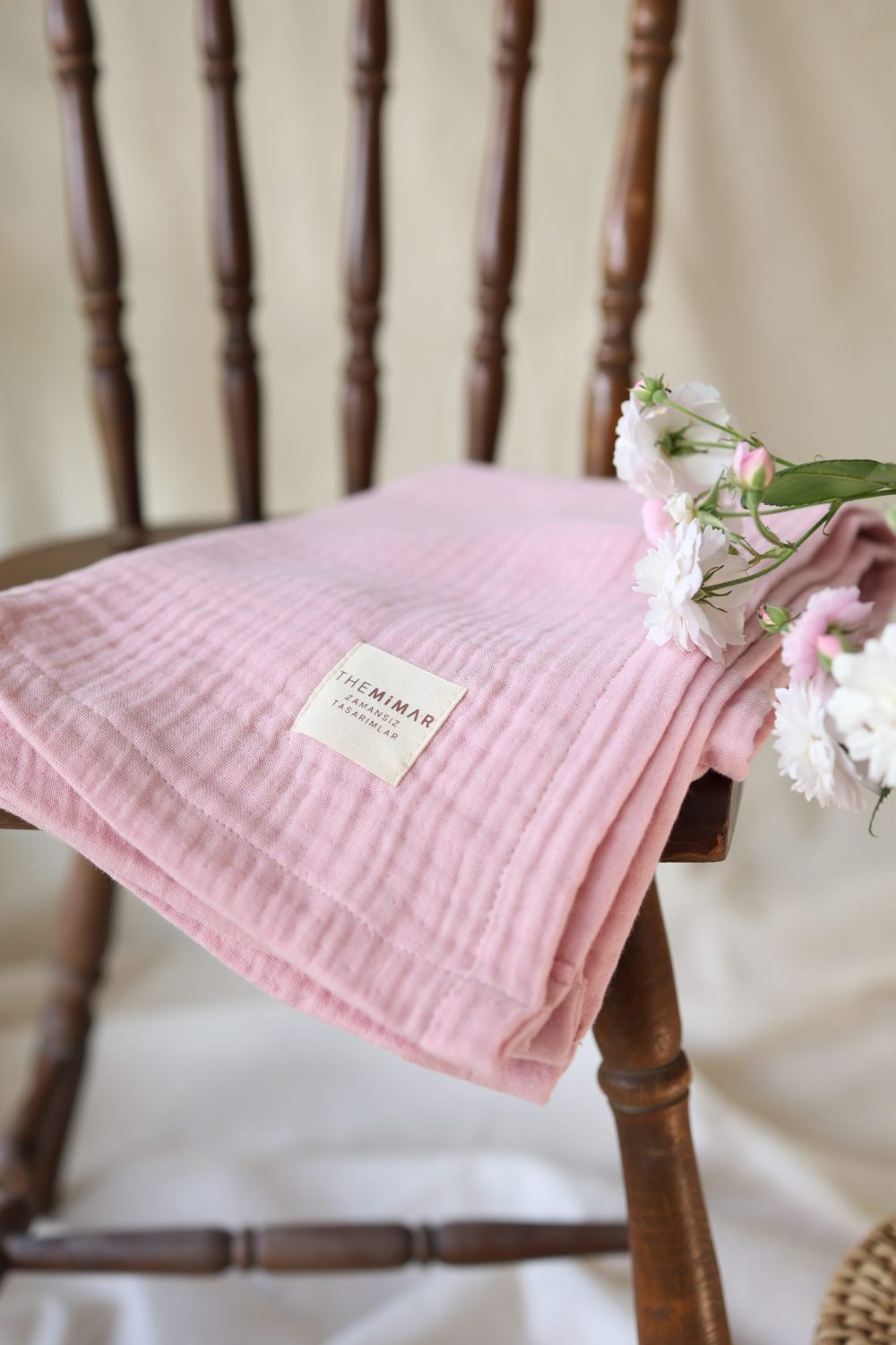 Yenidoğan için müslin seçerken nelere dikkat edilmeli? Doğal, yumuşak ve güvenli müslin kumaşlar ile bebeğinizin konforunu artırın.