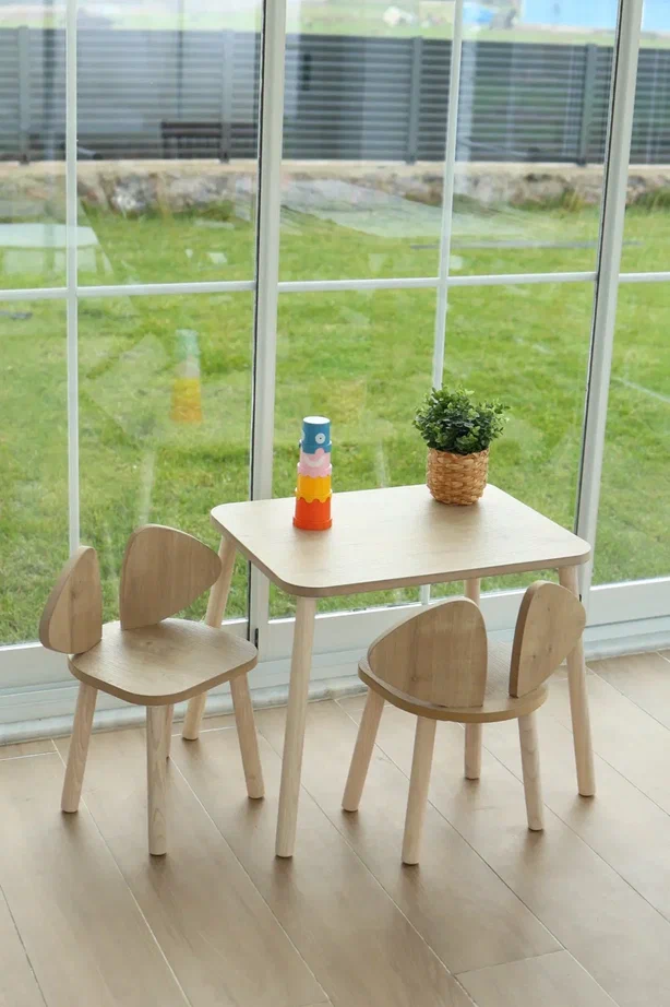 Çocuk sandalyelerinde taşıma kapasitesi bilgisi seçimde kritik rol oynar. Güvenli, estetik ve dayanıklı sandalyeler için The Mimar’dan bilgi alın.