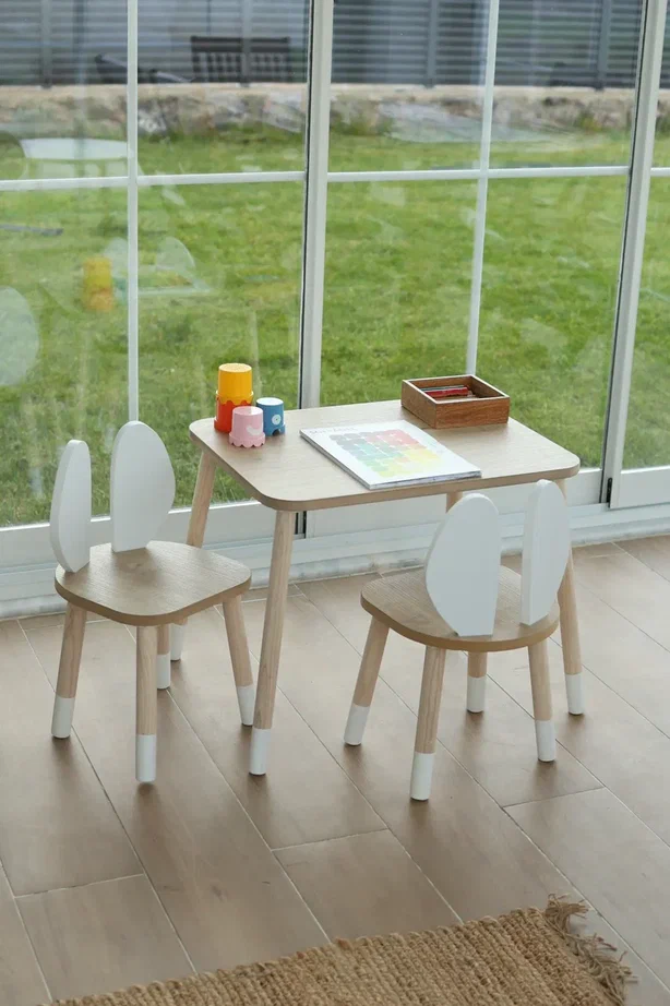 Çocuk odası için ergonomik ve şık çalışma masası seçenekleri nelerdir? Estetik ve işlevsellik açısından dikkatle planlanan süreçtir.