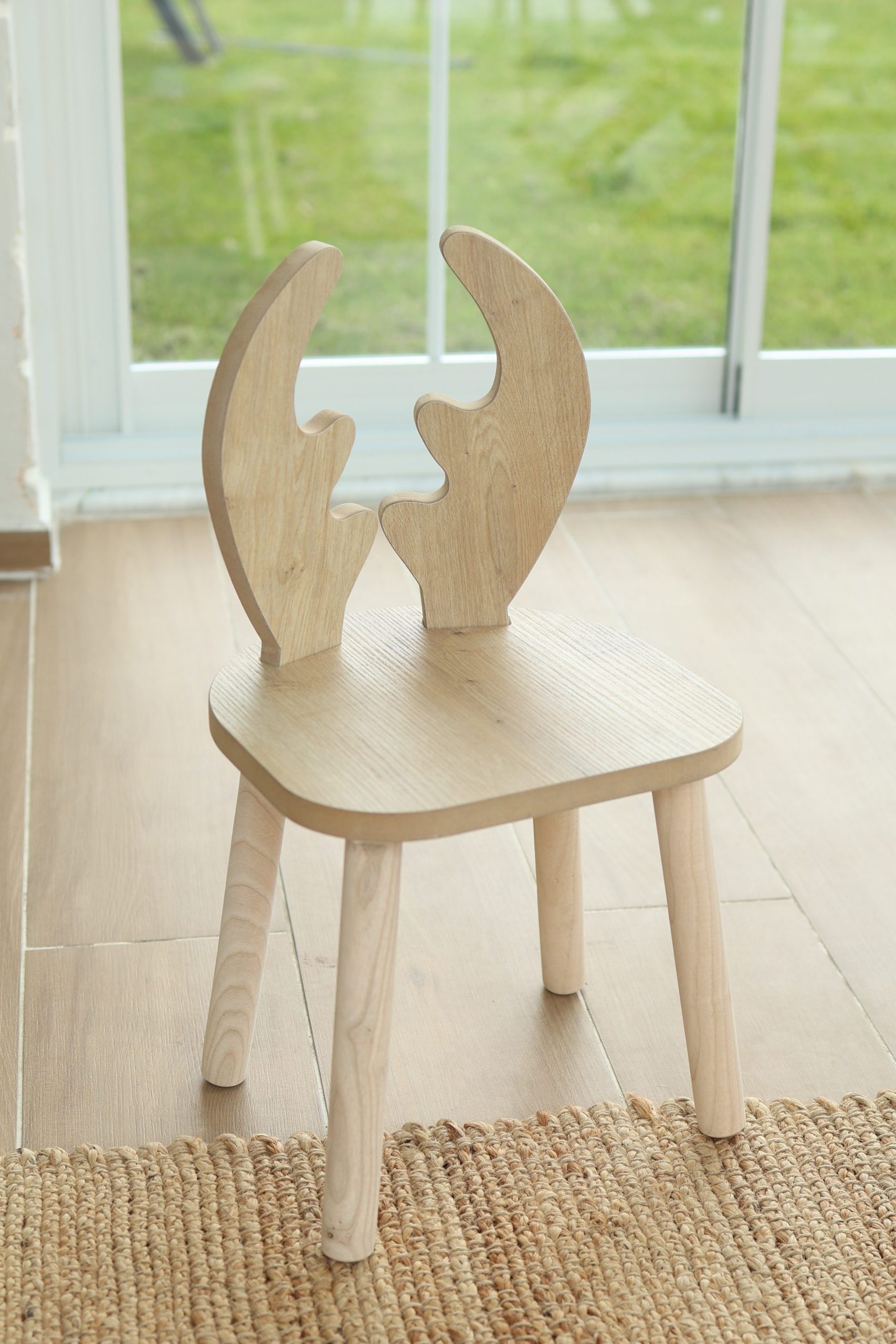 Çocuk sandalyelerinde sırt desteği tasarımı, ergonomiyi doğrudan etkileyen önemli bir konudur ve birçok aile doğru seçimi yapmak